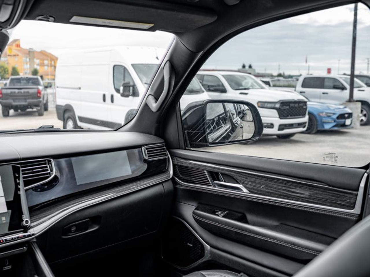 2022 Jeep Wagoneer Series III Photo