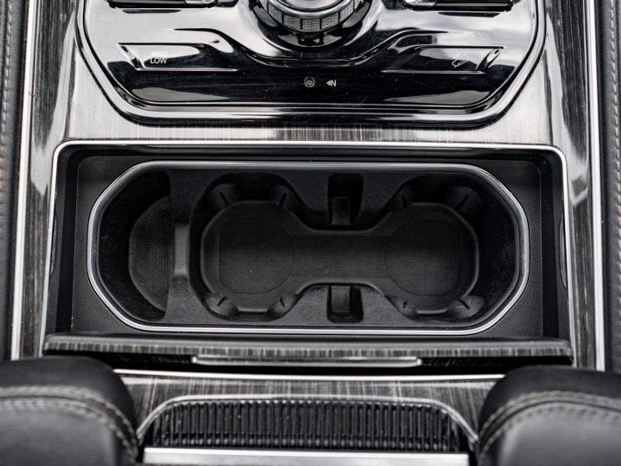 2022 Jeep Wagoneer Series III Photo