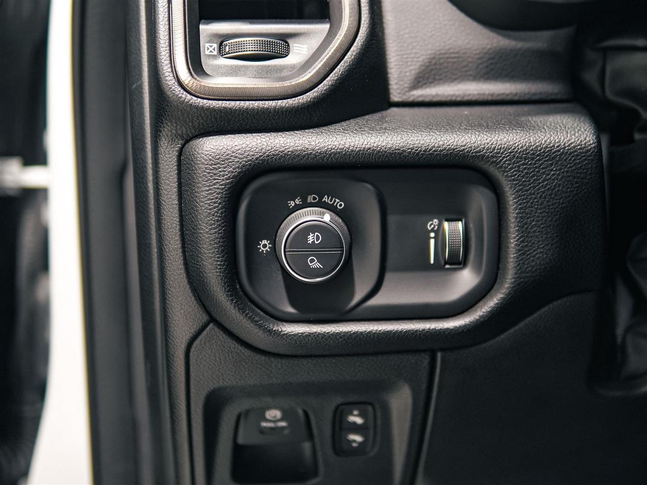 2022 RAM 1500 SPORT V8 | NO ACCIDENTS | NAV ALPINE | LVL 2 Photo