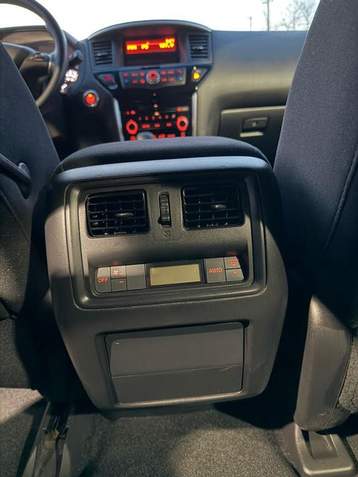 2014 Nissan Pathfinder S 4WD Photo