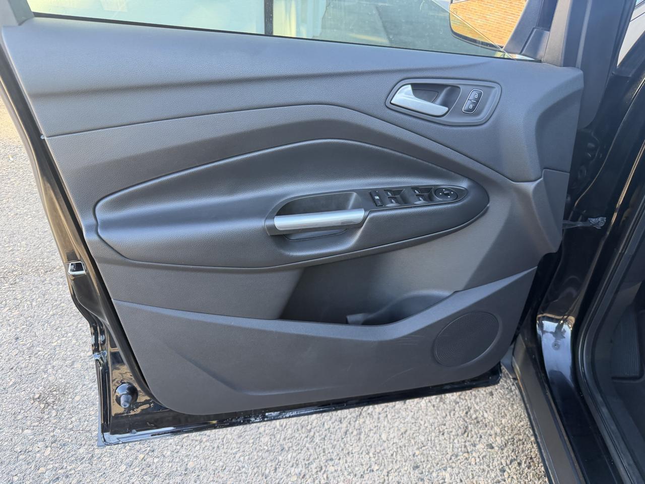 2017 Ford Escape SE Photo