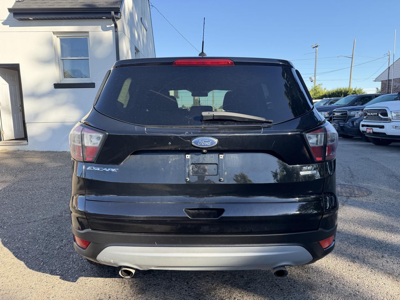 2017 Ford Escape SE Photo