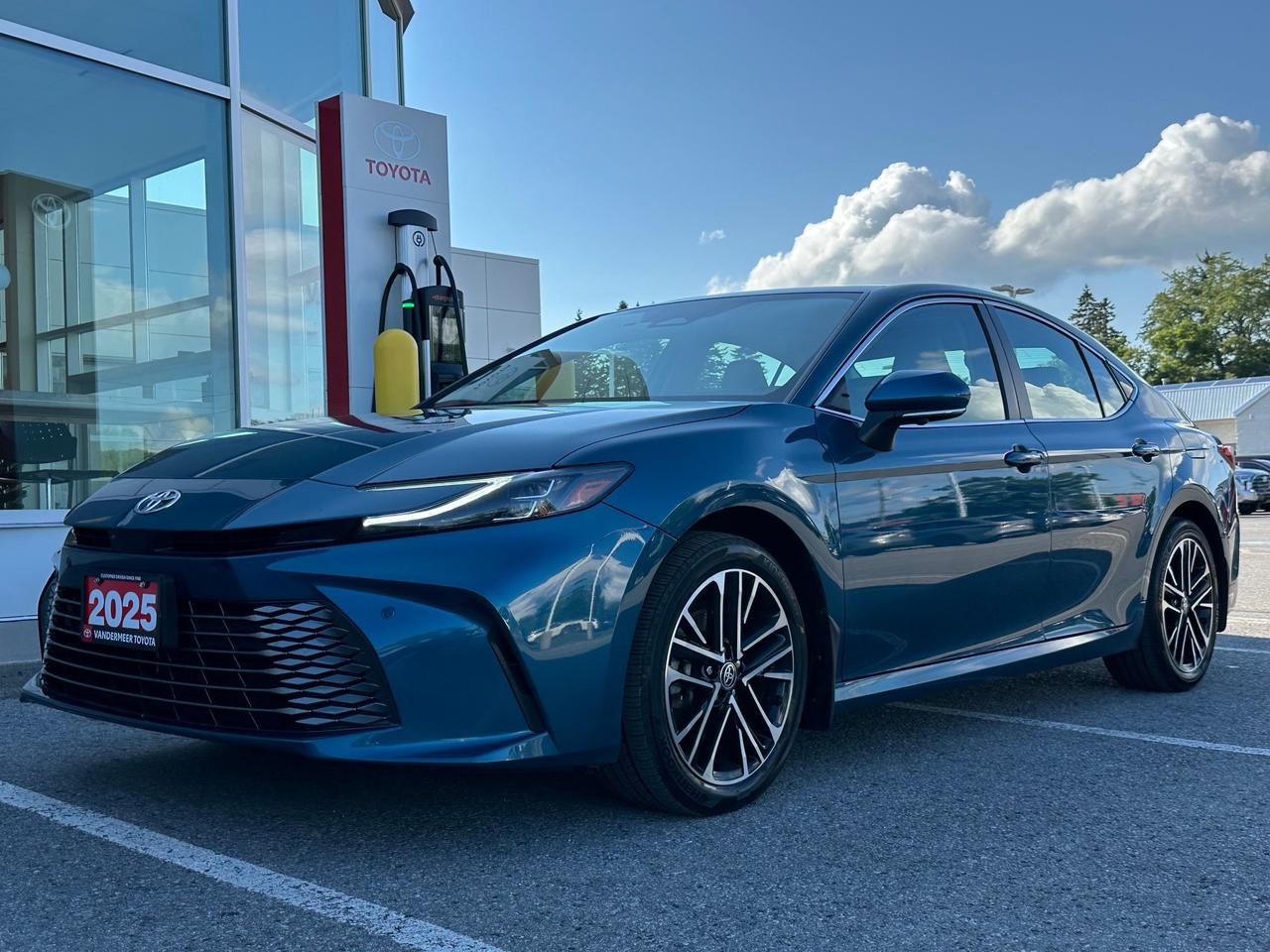 2025 Toyota Camry TOP OF THE LINE-XLE! Photo0