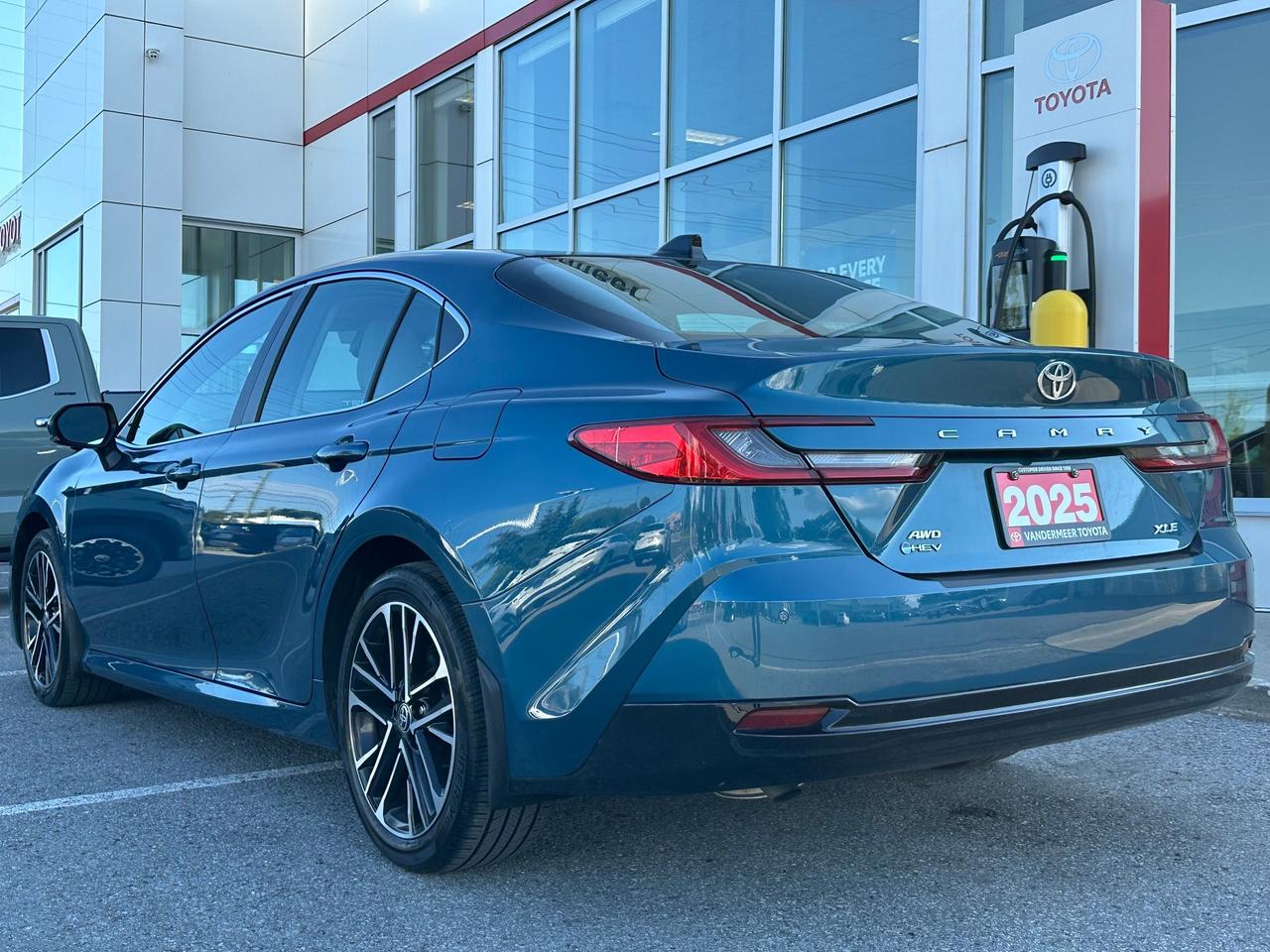 2025 Toyota Camry TOP OF THE LINE-XLE! Photo4