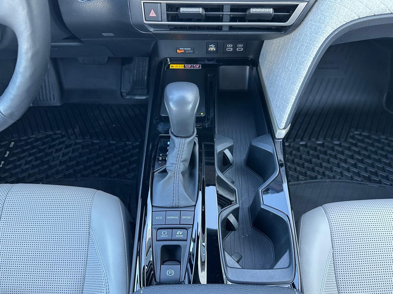 2025 Toyota Camry TOP OF THE LINE-XLE! Photo