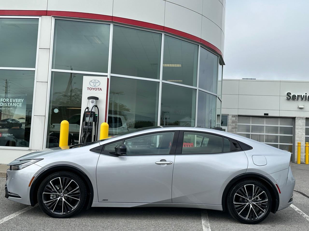 2025 Toyota Prius Limited LIMITED+ONLY 4,318 KMS! Photo