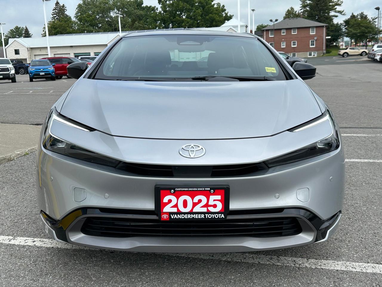 2025 Toyota Prius Limited LIMITED+ONLY 4,318 KMS! Photo2