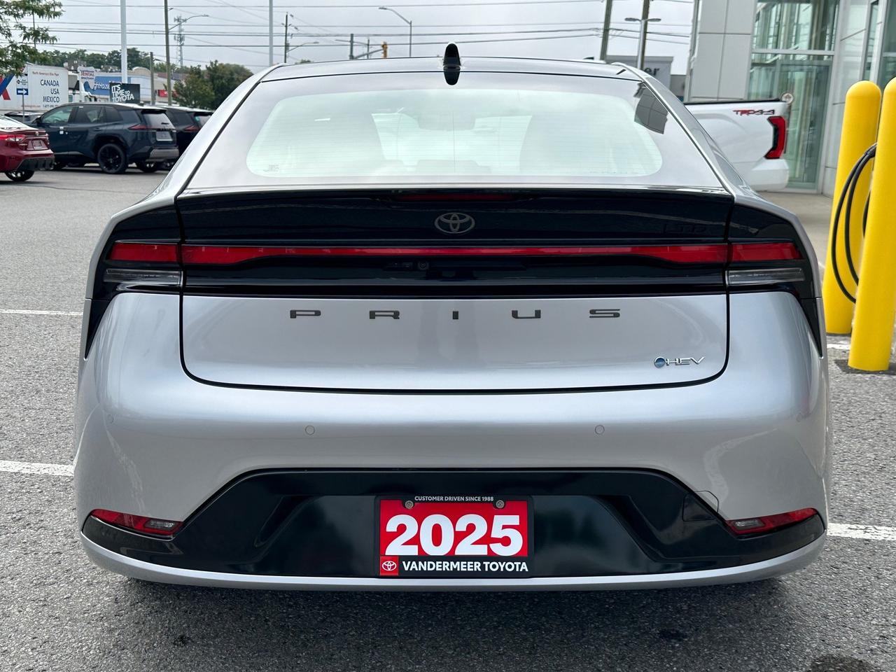 2025 Toyota Prius Limited LIMITED+ONLY 4,318 KMS! Photo