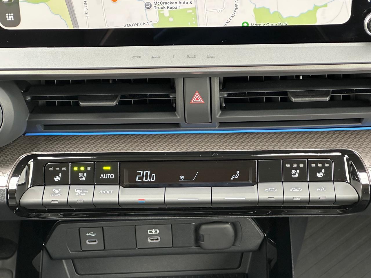 2025 Toyota Prius Limited LIMITED+ONLY 4,318 KMS! Photo
