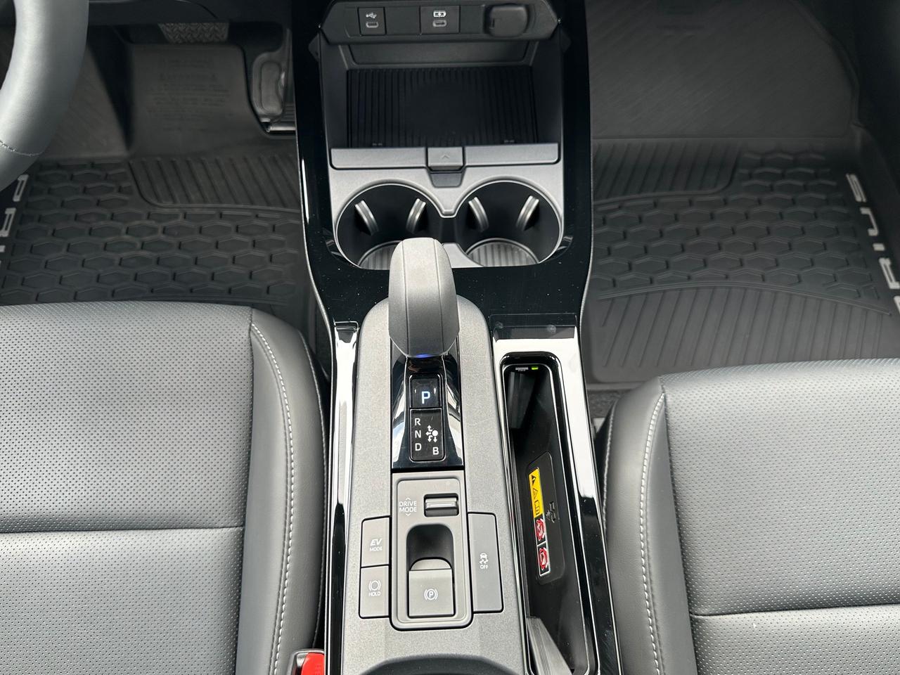 2025 Toyota Prius Limited LIMITED+ONLY 4,318 KMS! Photo