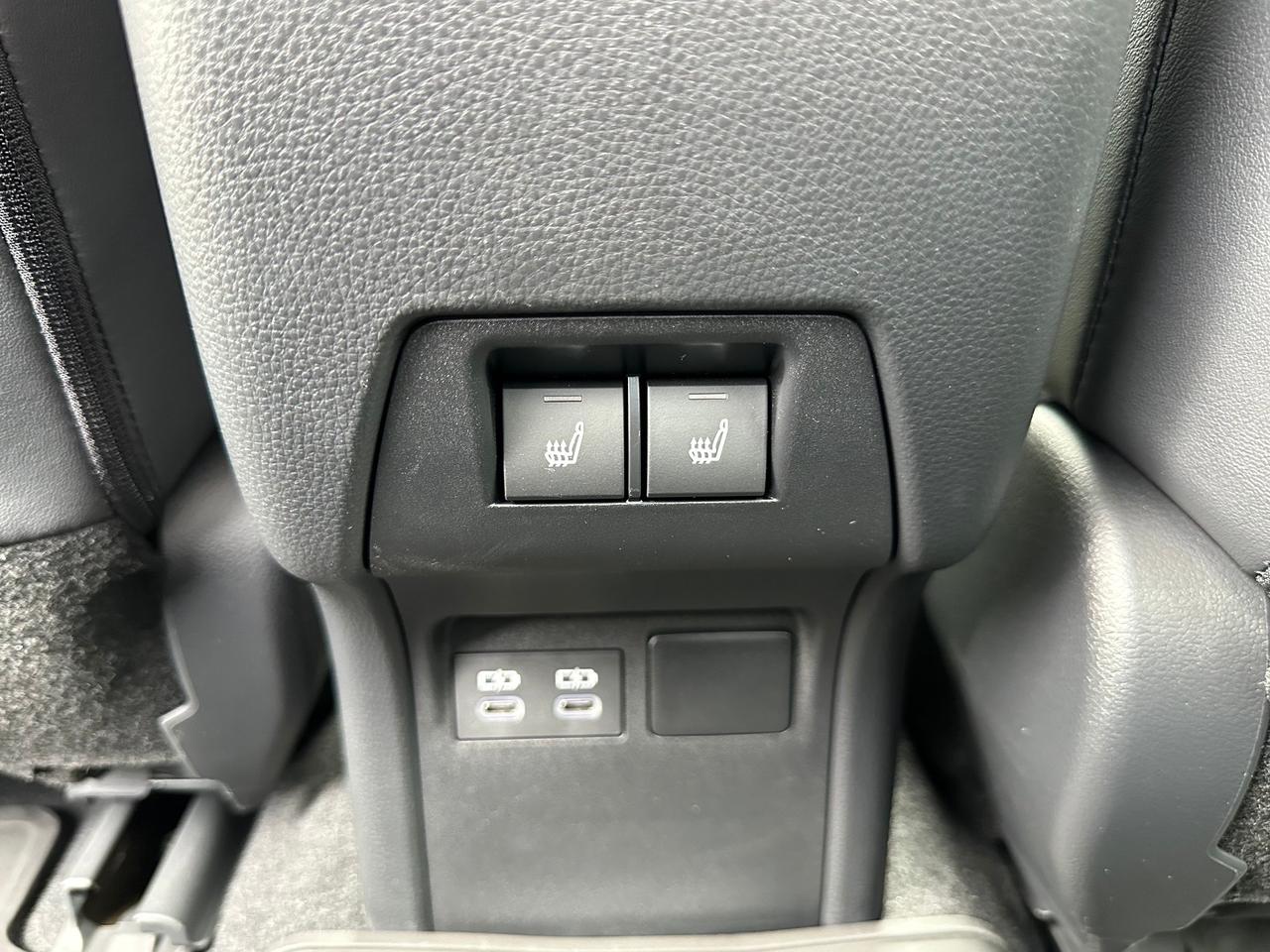 2025 Toyota Prius Limited LIMITED+ONLY 4,318 KMS! Photo