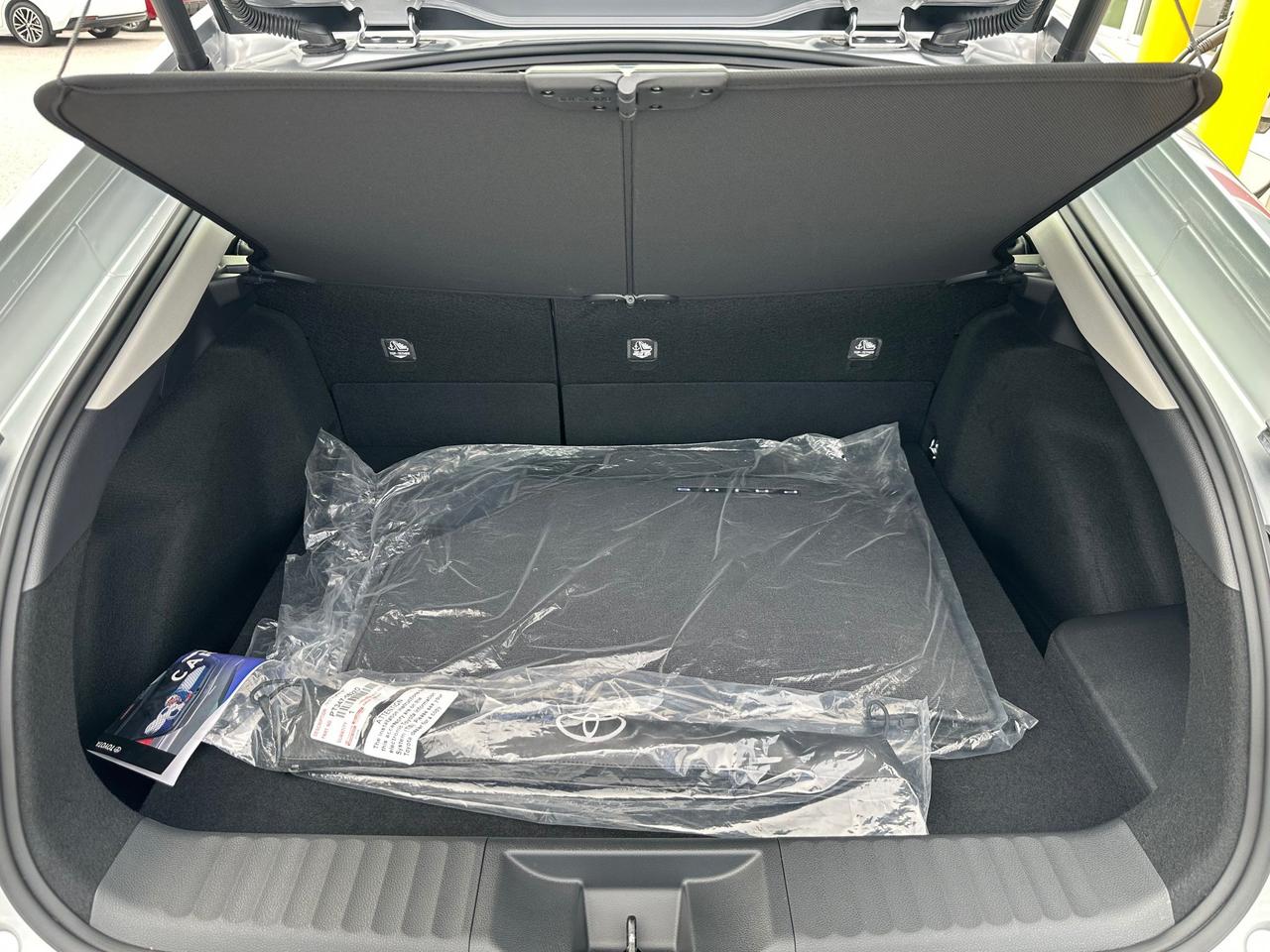 2025 Toyota Prius Limited LIMITED+ONLY 4,318 KMS! Photo
