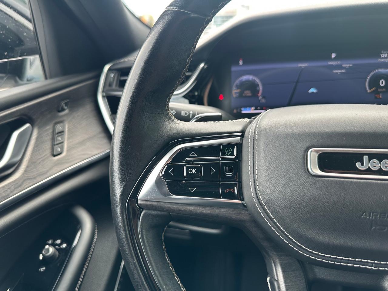 2022 Jeep Grand Cherokee Overland OVERLAND-HUD+MASSAGE SEATS+MORE! Photo