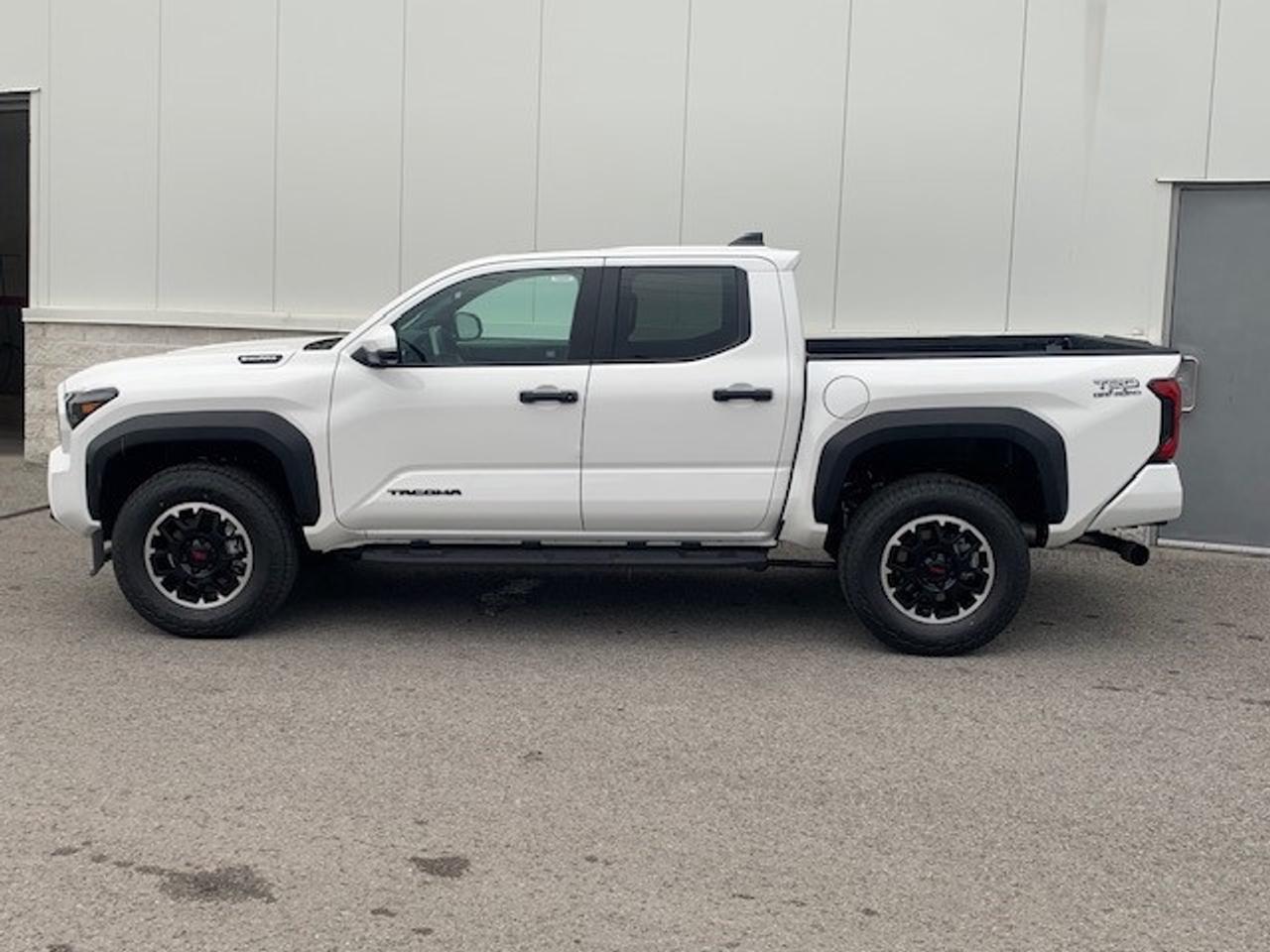 2026 Toyota TACOMA HYBRID Off Road Premium Hybrid Photo1