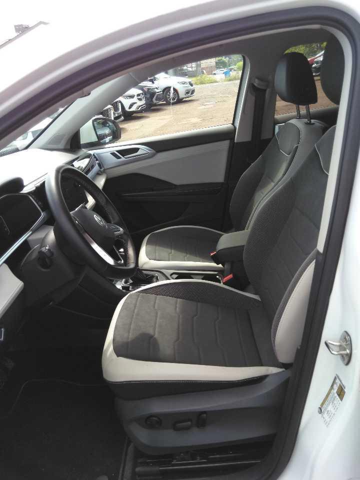 2026 Volkswagen Taos 4Motion SE - Photo #9