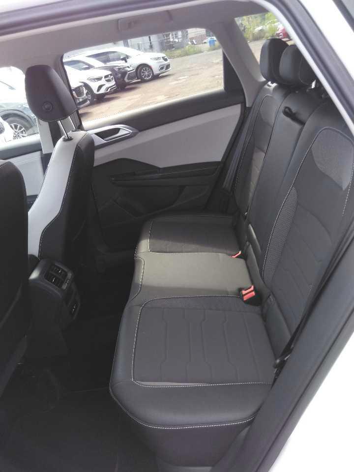 2026 Volkswagen Taos 4Motion SE - Photo #10