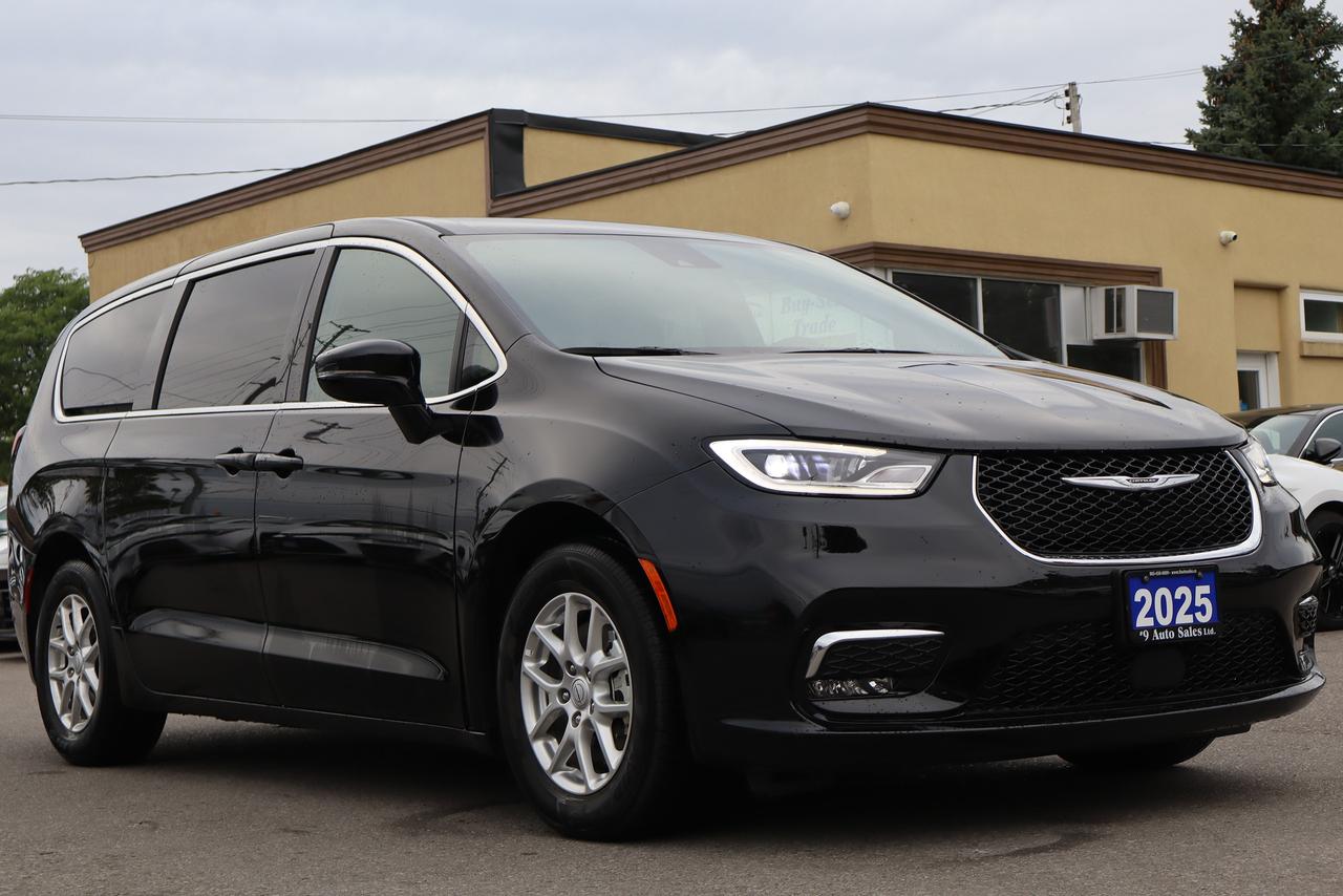 2025 Chrysler Pacifica Select FWD - Photo #1
