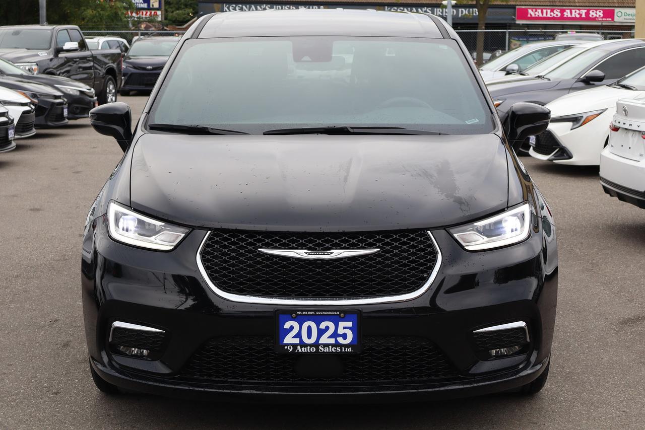 2025 Chrysler Pacifica Select FWD Photo5