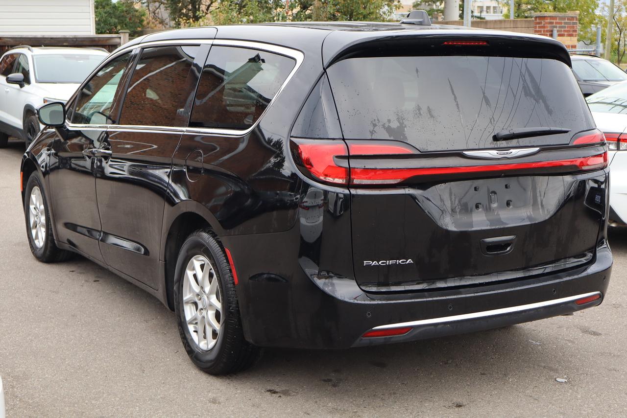 2025 Chrysler Pacifica Select FWD Photo