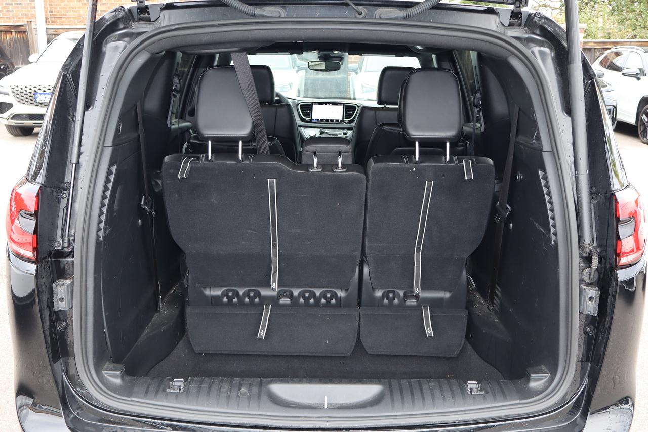 2025 Chrysler Pacifica Select FWD Photo