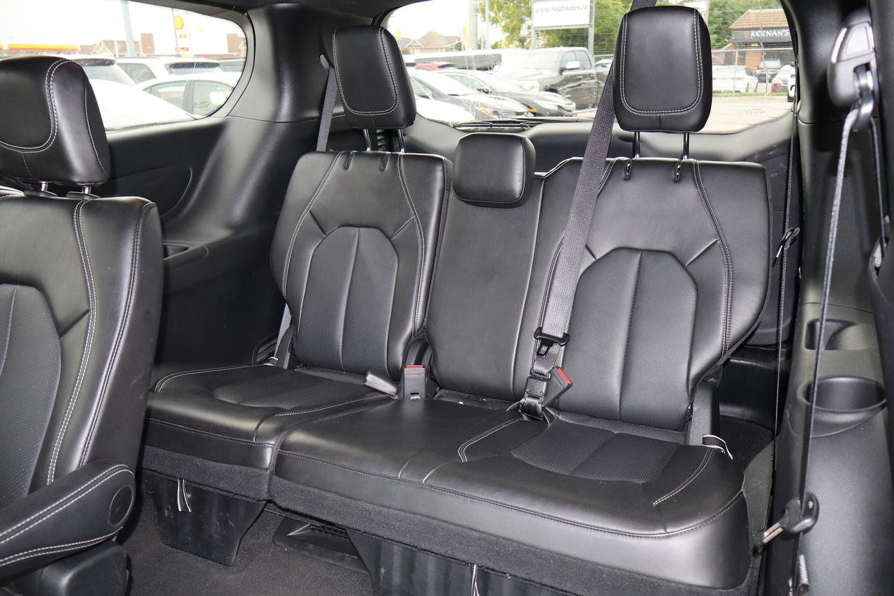 2025 Chrysler Pacifica Select FWD Photo