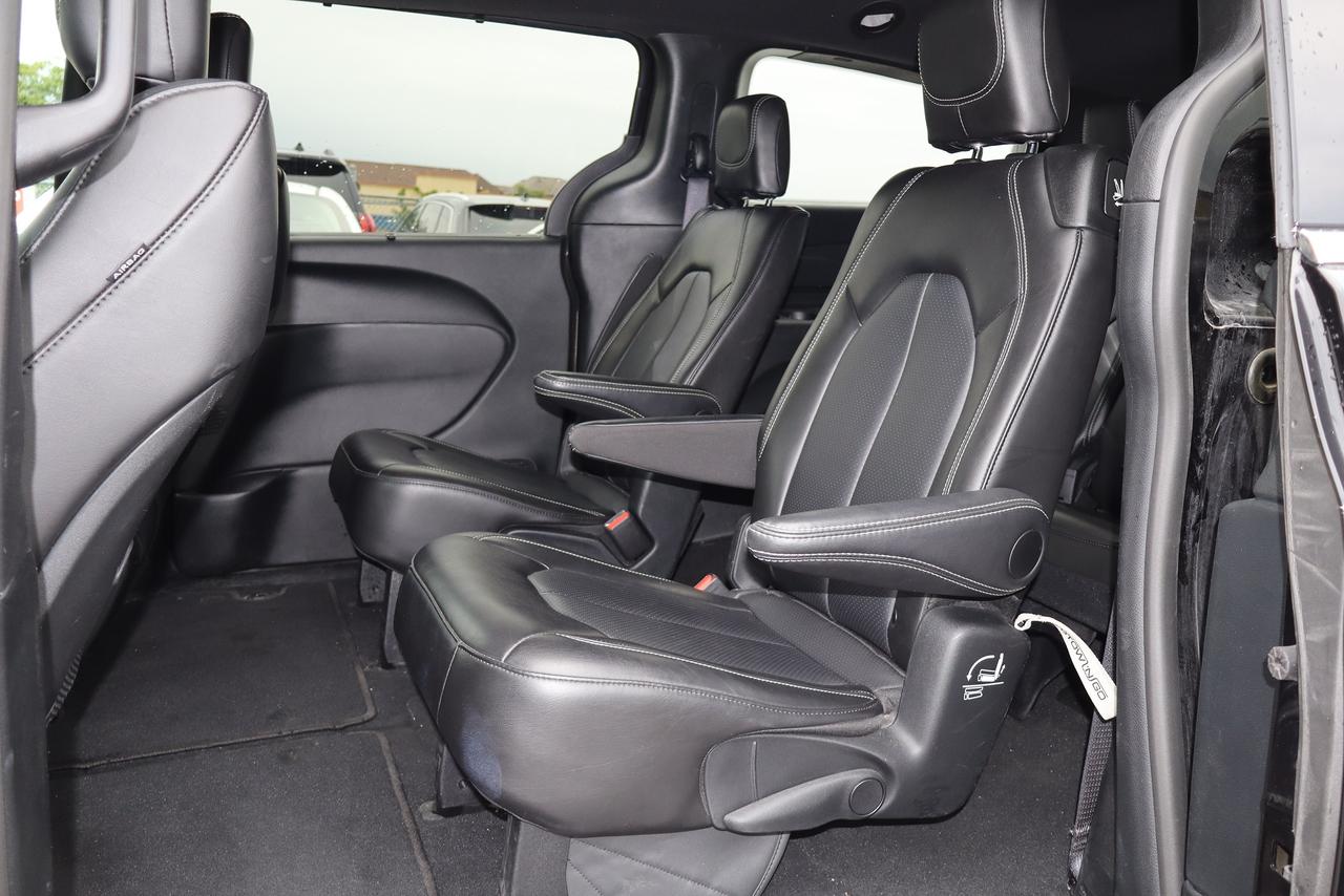 2025 Chrysler Pacifica Select FWD Photo