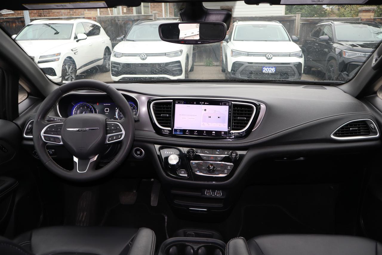 2025 Chrysler Pacifica Select FWD Photo