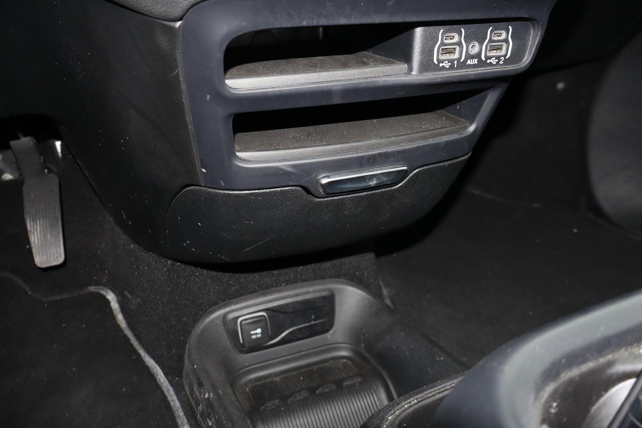 2025 Chrysler Pacifica Select FWD Photo