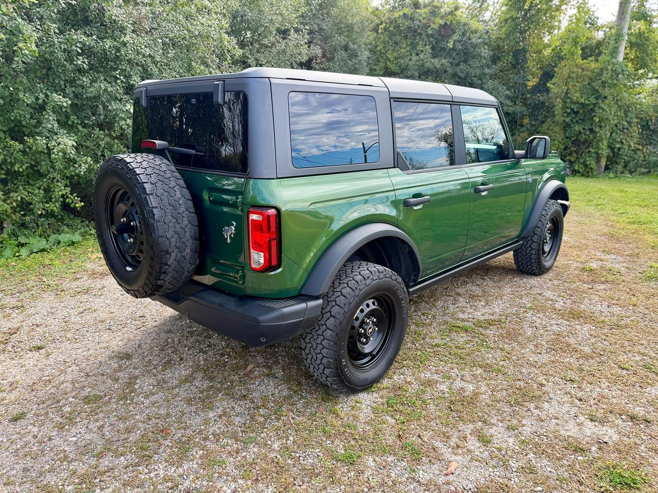 2023 Ford Bronco Black Diamond 4WD | Dual Tops Hard Top + Soft Photo
