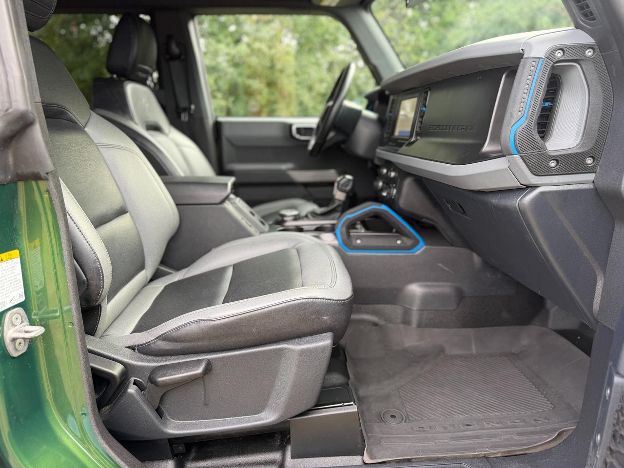 2023 Ford Bronco Black Diamond 4WD | Dual Tops Hard Top + Soft Photo