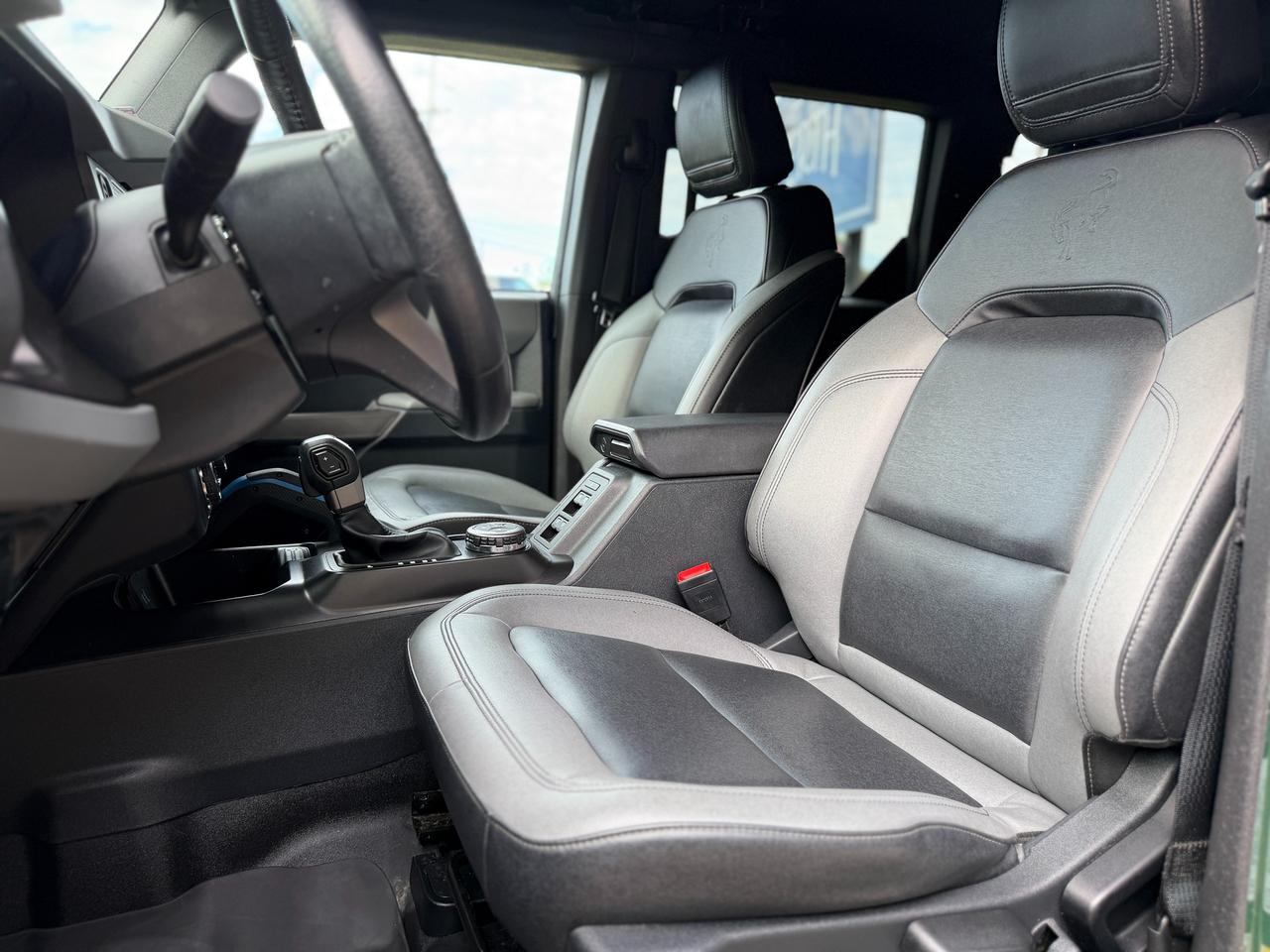 2023 Ford Bronco Black Diamond 4WD | Dual Tops Hard Top + Soft Photo