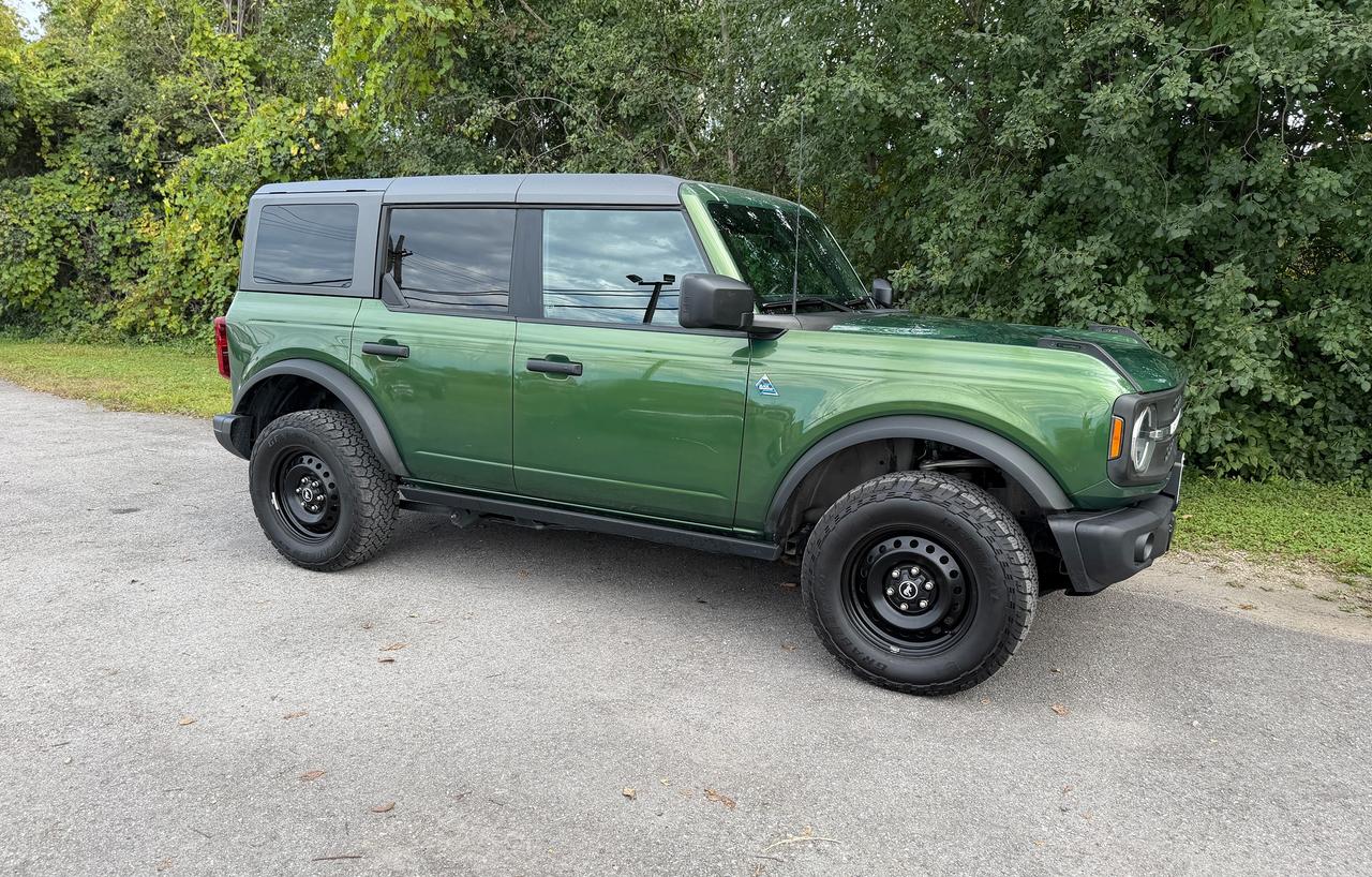 2023 Ford Bronco Black Diamond 4WD | Dual Tops Hard Top + Soft Photo