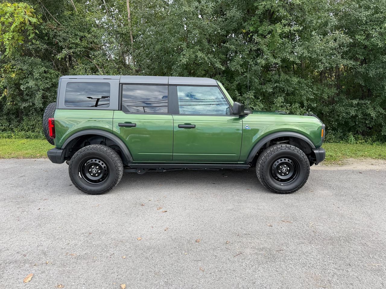 2023 Ford Bronco Black Diamond 4WD | Dual Tops Hard Top + Soft Photo