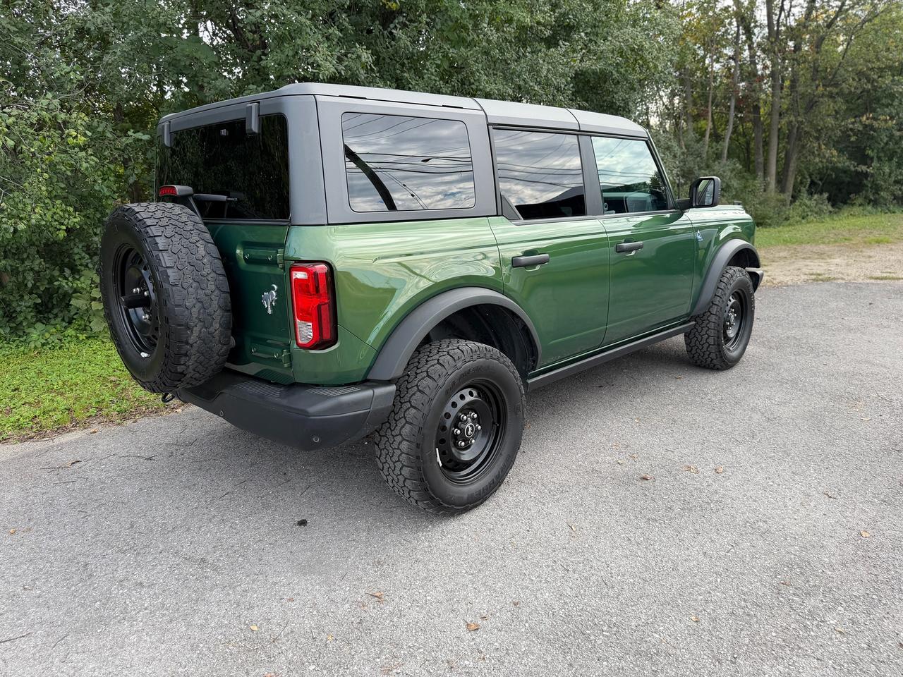 2023 Ford Bronco Black Diamond 4WD | Dual Tops Hard Top + Soft Photo