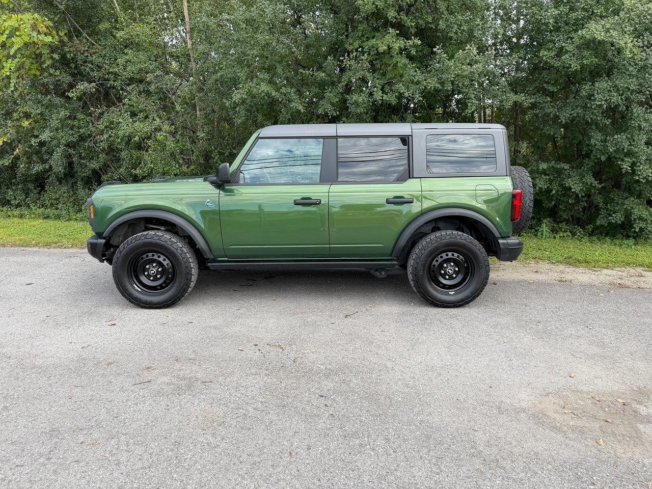 2023 Ford Bronco Black Diamond 4WD | Dual Tops Hard Top + Soft Photo