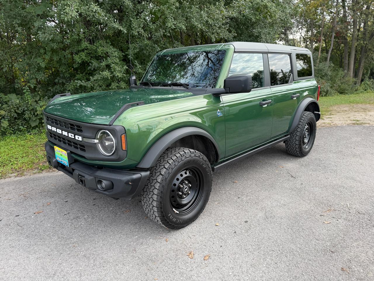 2023 Ford Bronco Black Diamond 4WD | Dual Tops Hard Top + Soft Photo