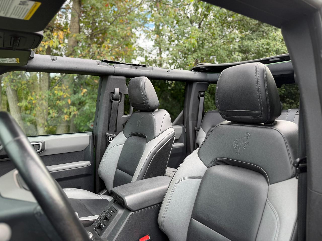 2023 Ford Bronco Black Diamond 4WD | Dual Tops Hard Top + Soft Photo
