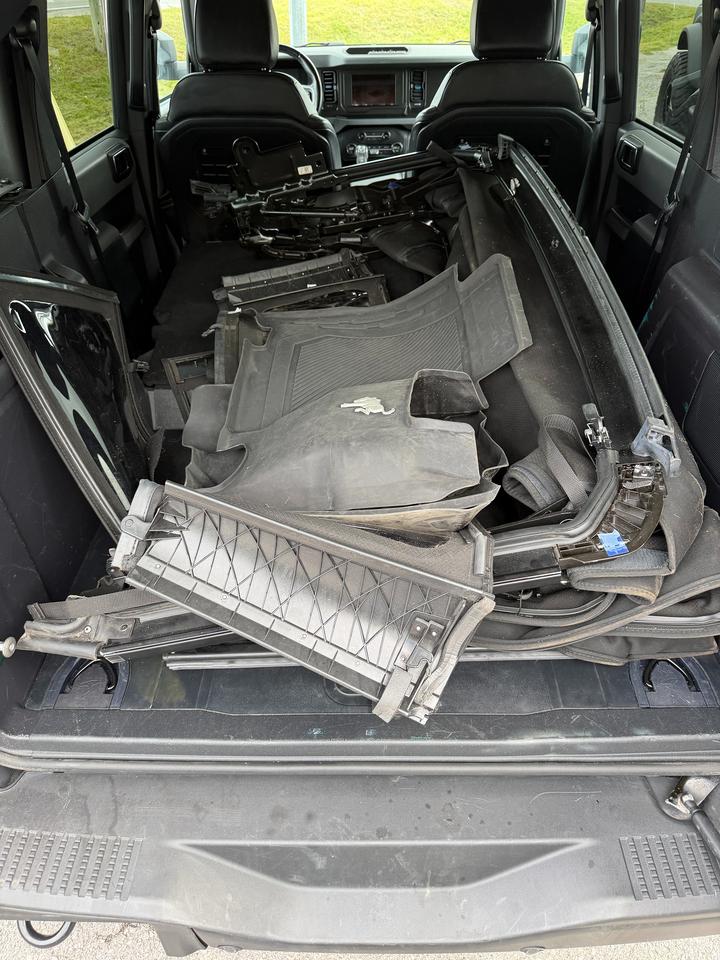 2023 Ford Bronco Black Diamond 4WD | Dual Tops Hard Top + Soft Photo