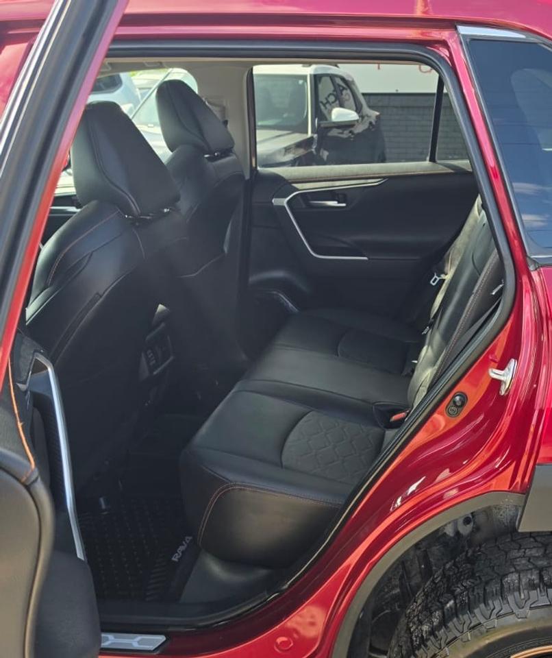 2024 Toyota RAV4 TRAIL / NO ACCIDENTS / AWD / LEATHER / ROOF Photo4