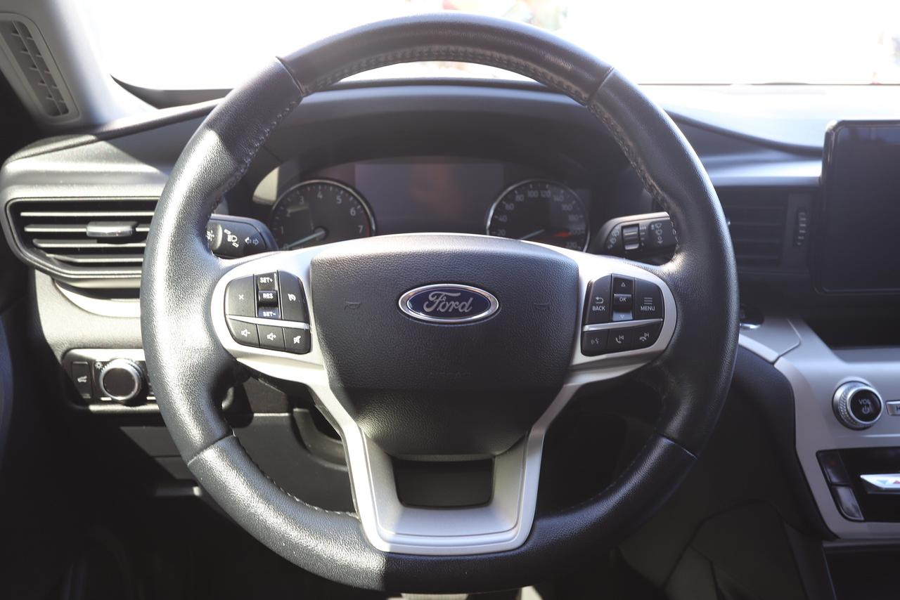 2023 Ford Explorer XLT 4WD Photo
