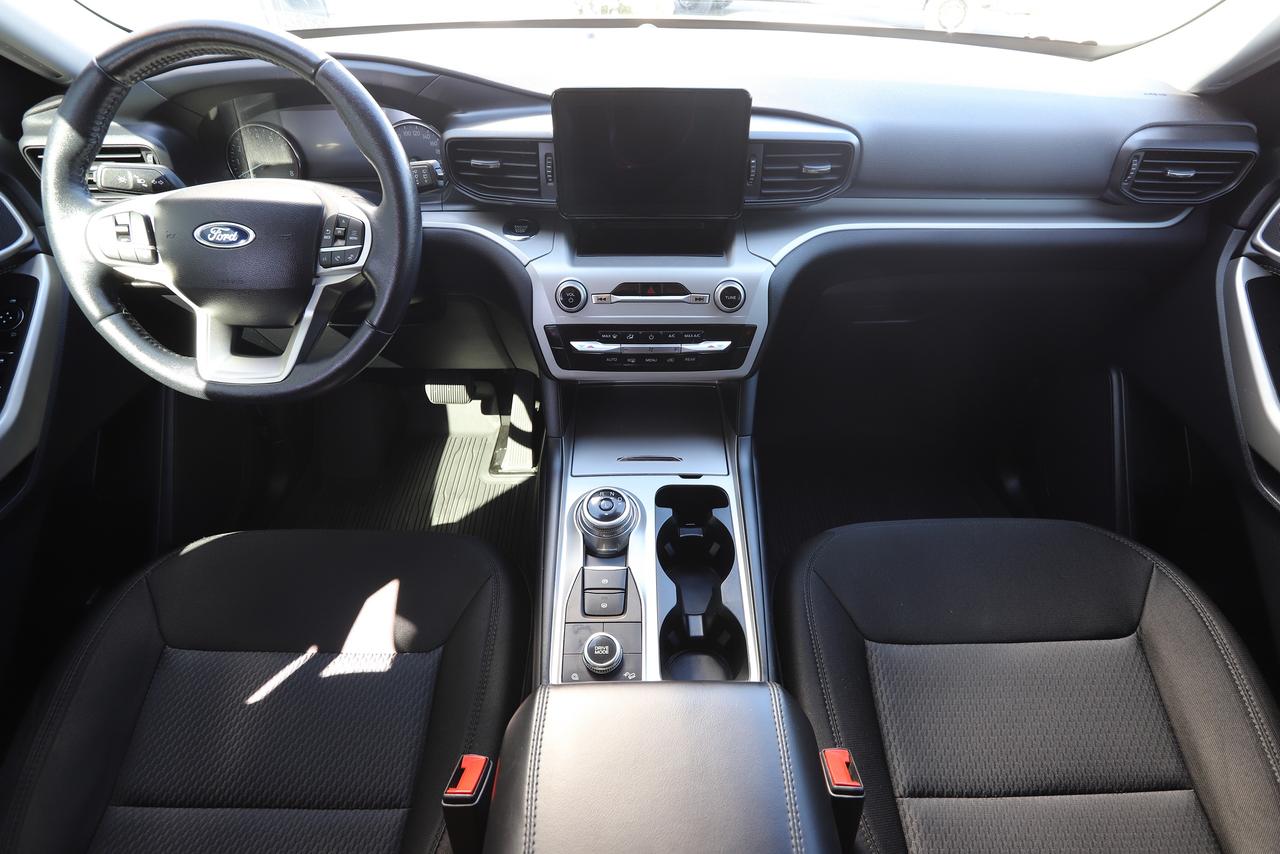2023 Ford Explorer XLT 4WD Photo