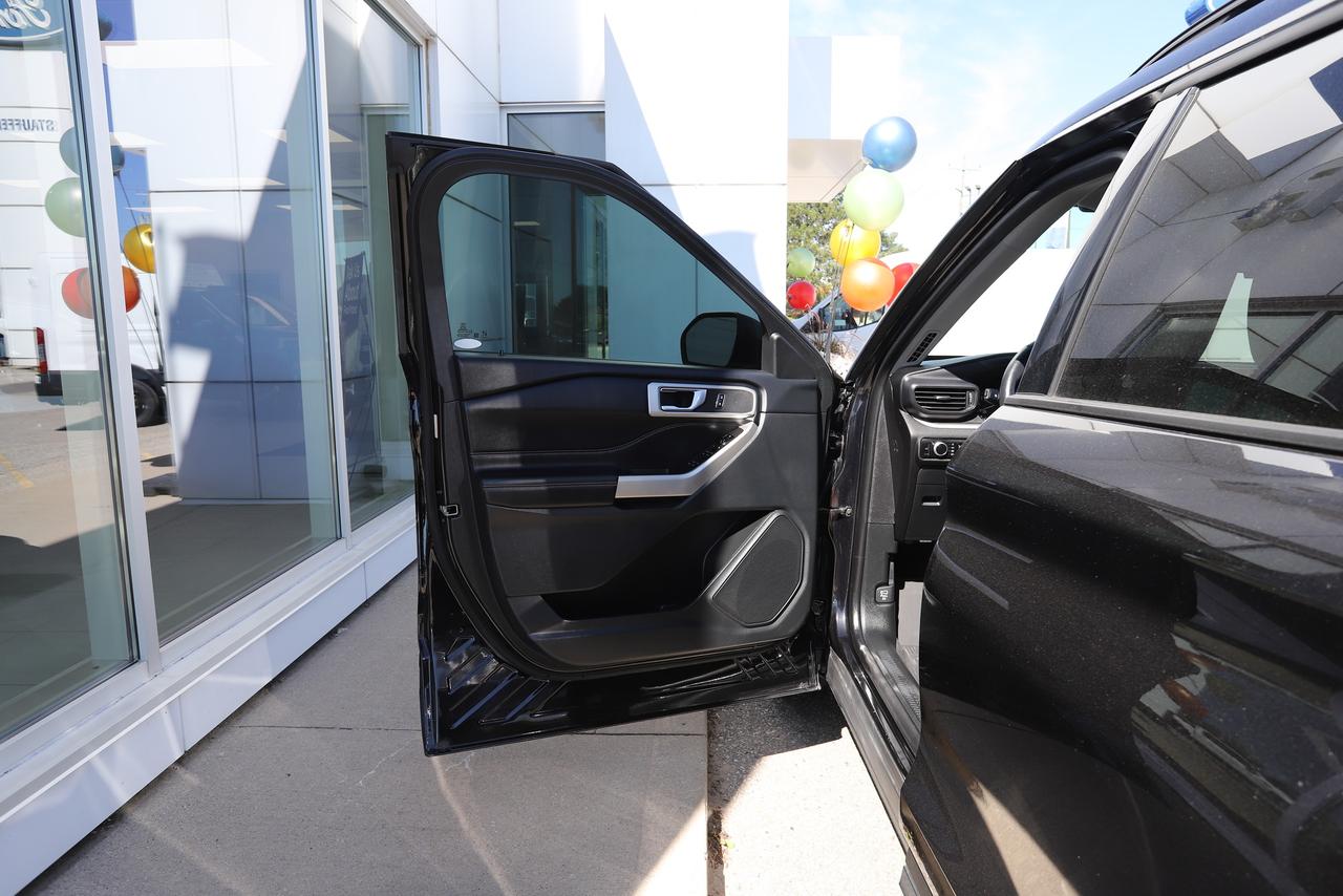 2023 Ford Explorer XLT 4WD Photo