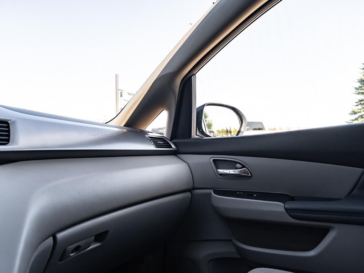 2016 Honda Odyssey EX Photo14