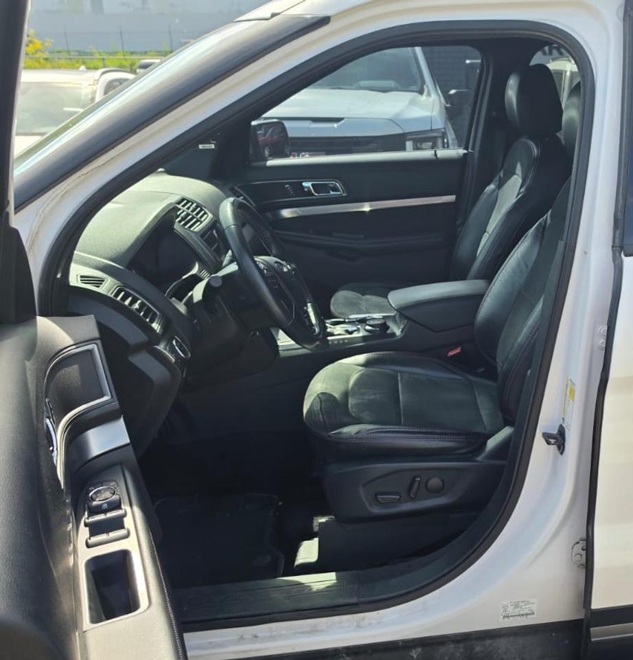2019 Ford Explorer XLT / NO ACCIDENTS / NAV / ROOF / 4WD / HTD SEATS Photo3