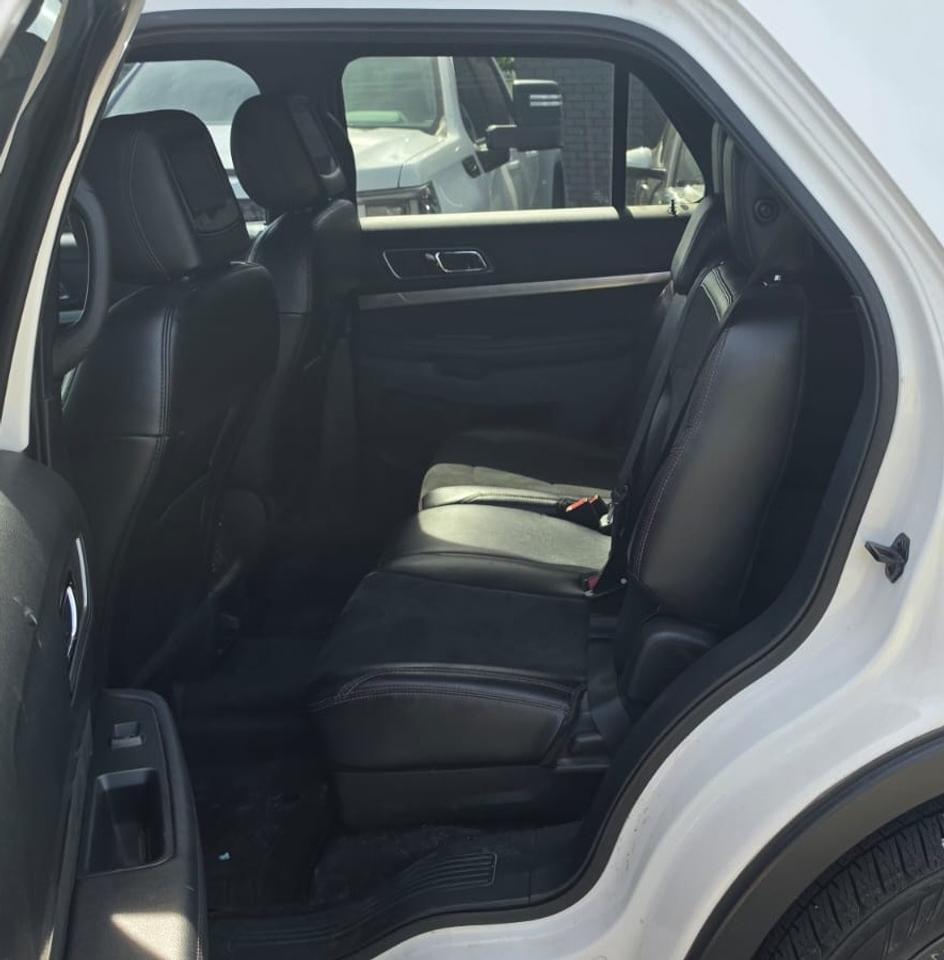 2019 Ford Explorer XLT / NO ACCIDENTS / NAV / ROOF / 4WD / HTD SEATS Photo4