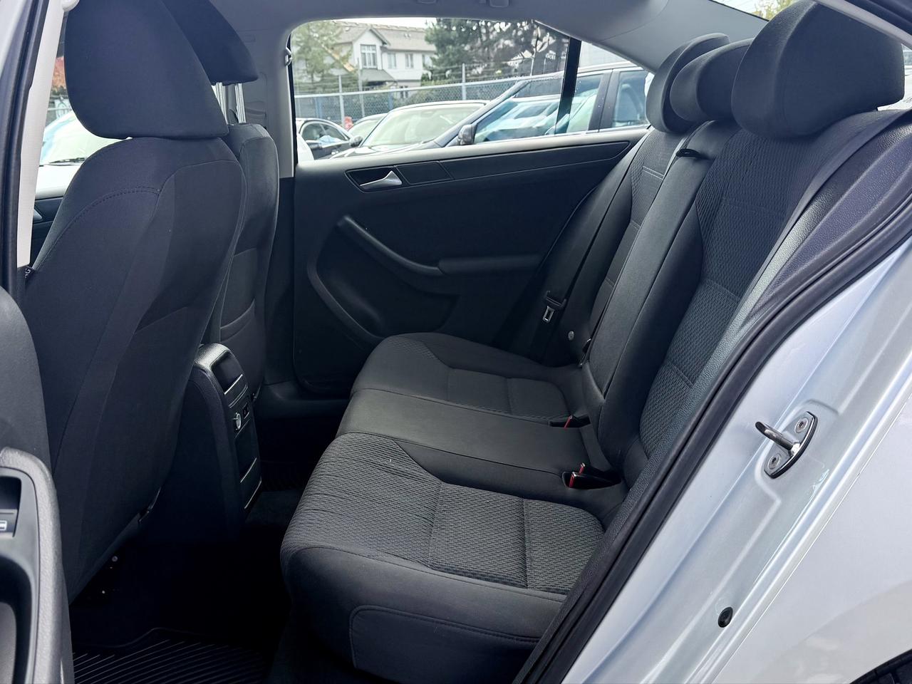 2012 Volkswagen Jetta FINANCING AVAILABLE Photo14