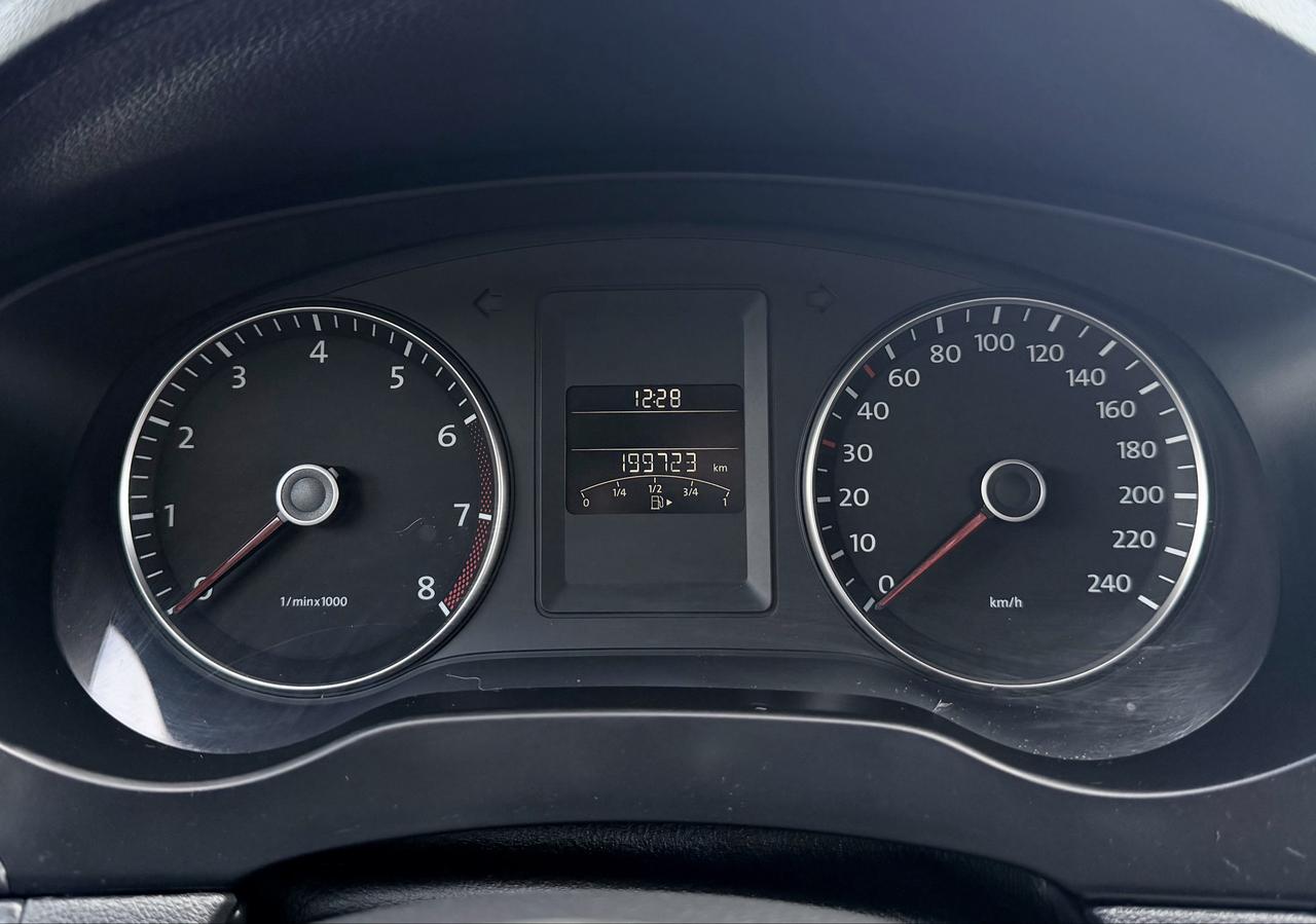 2012 Volkswagen Jetta FINANCING AVAILABLE Photo11