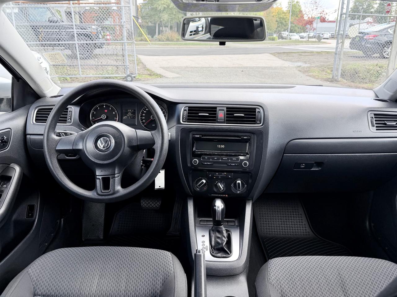 2012 Volkswagen Jetta FINANCING AVAILABLE Photo10