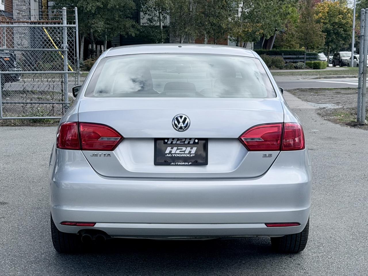2012 Volkswagen Jetta FINANCING AVAILABLE Photo6