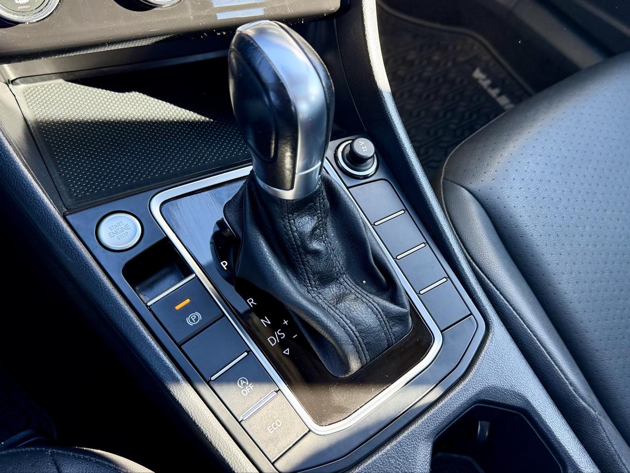 2019 Volkswagen Jetta FINANCING AVAILABLE Photo12